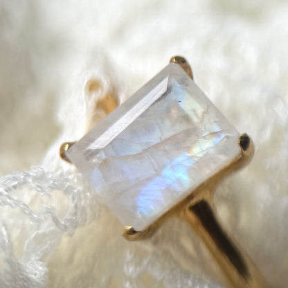 [ moon stone ] rectangle faceted cut gold