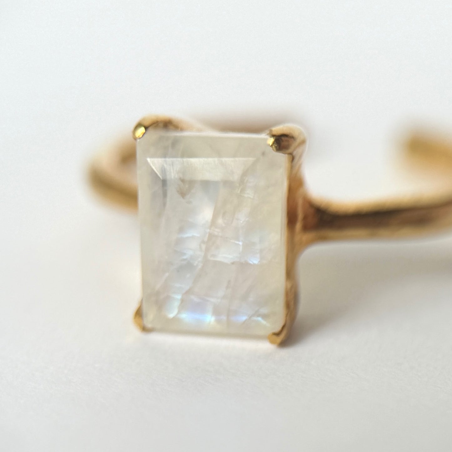 [ moon stone ] rectangle faceted cut gold