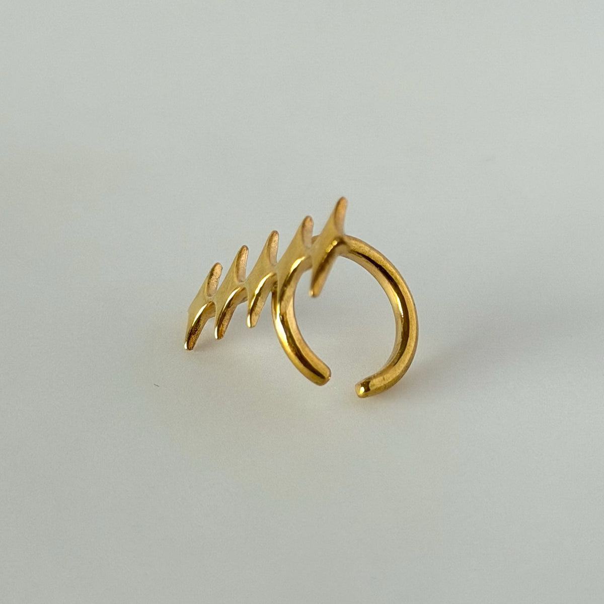 [ gold ] diamond line earcuff