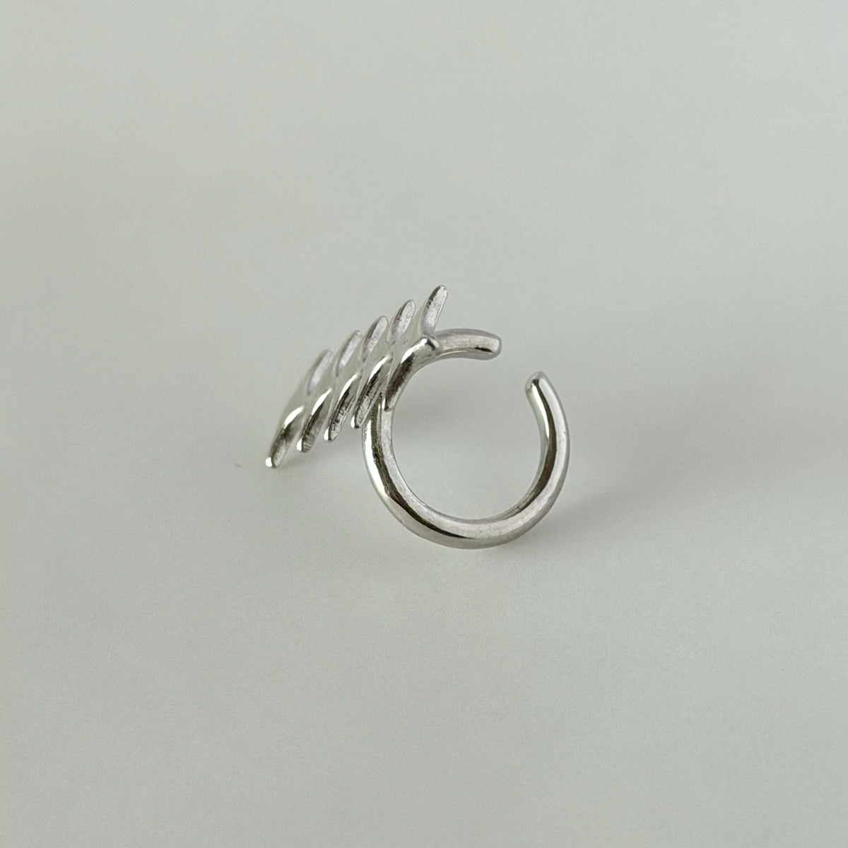 [ silver ] diamond line earcuff