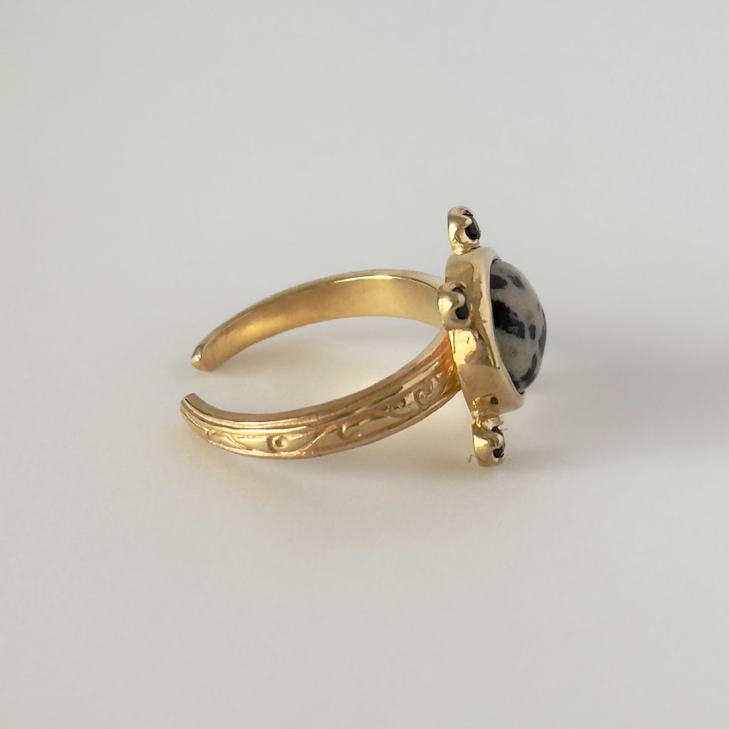 [ dalmatian jasper ] oval petit gold [ free size ]