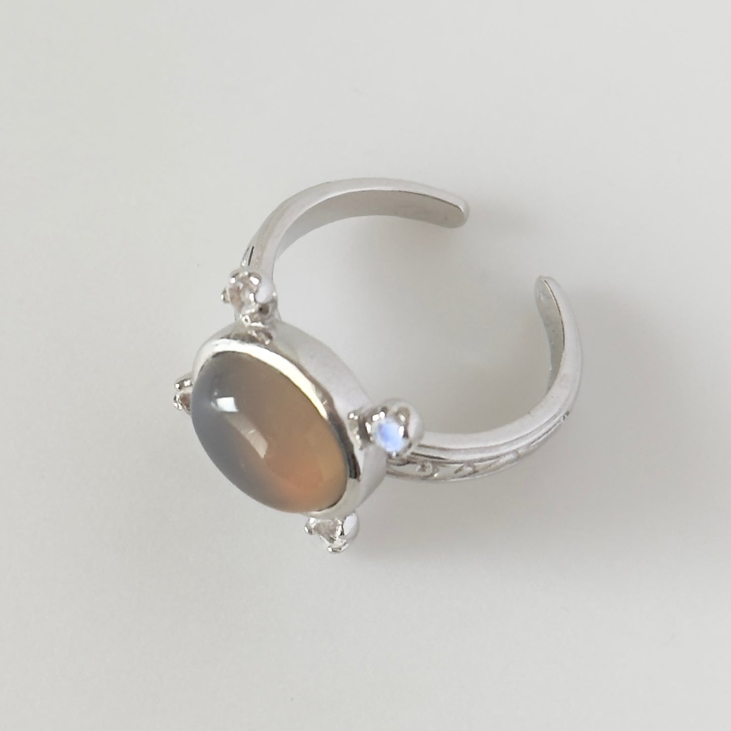 [ gray onyx ] oval petit silver