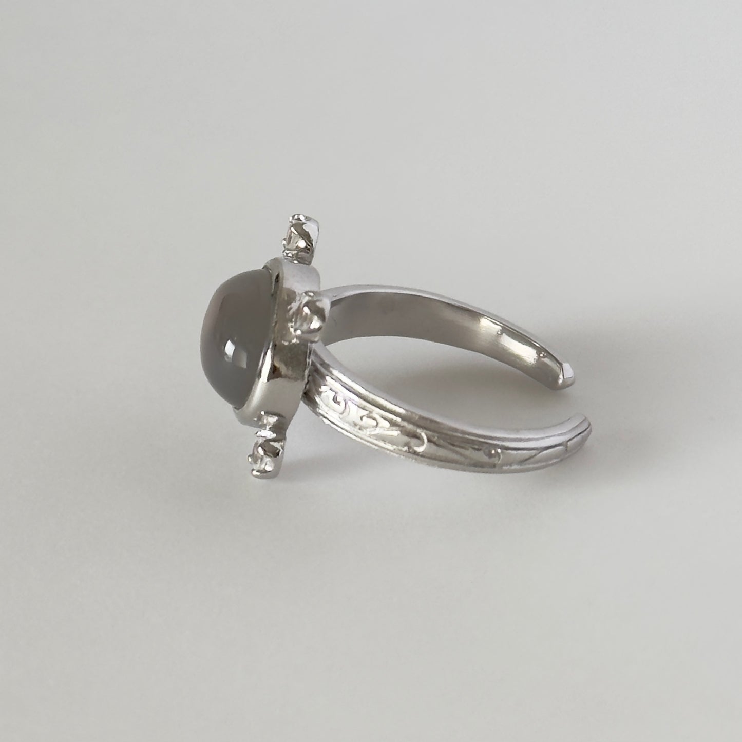[ gray onyx ] oval petit silver