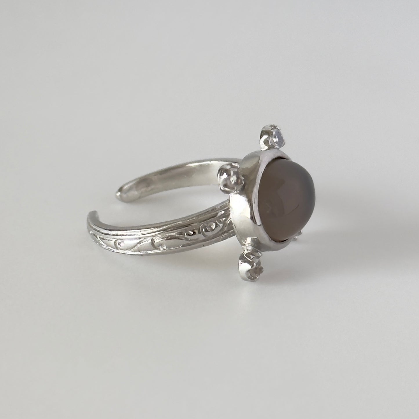 [ gray onyx ] oval petit silver