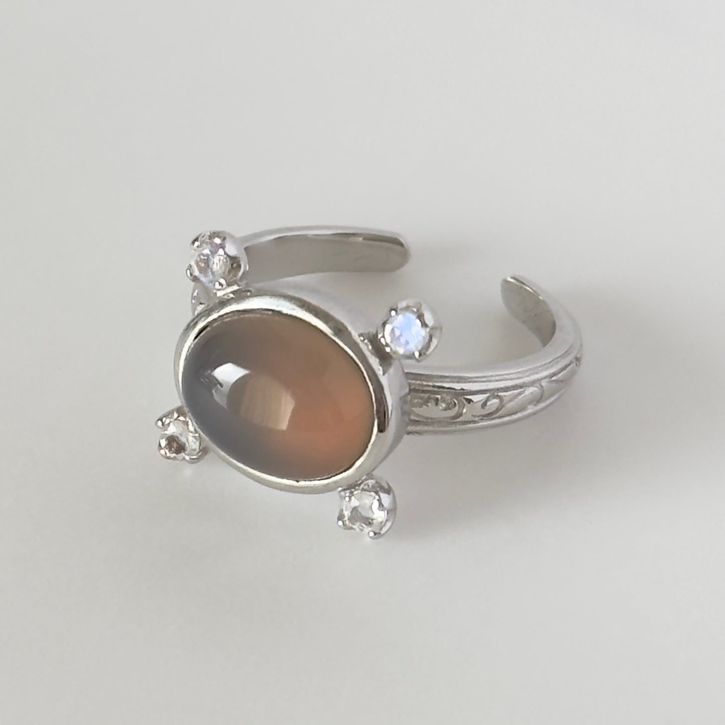 [ gray onyx ] oval petit silver