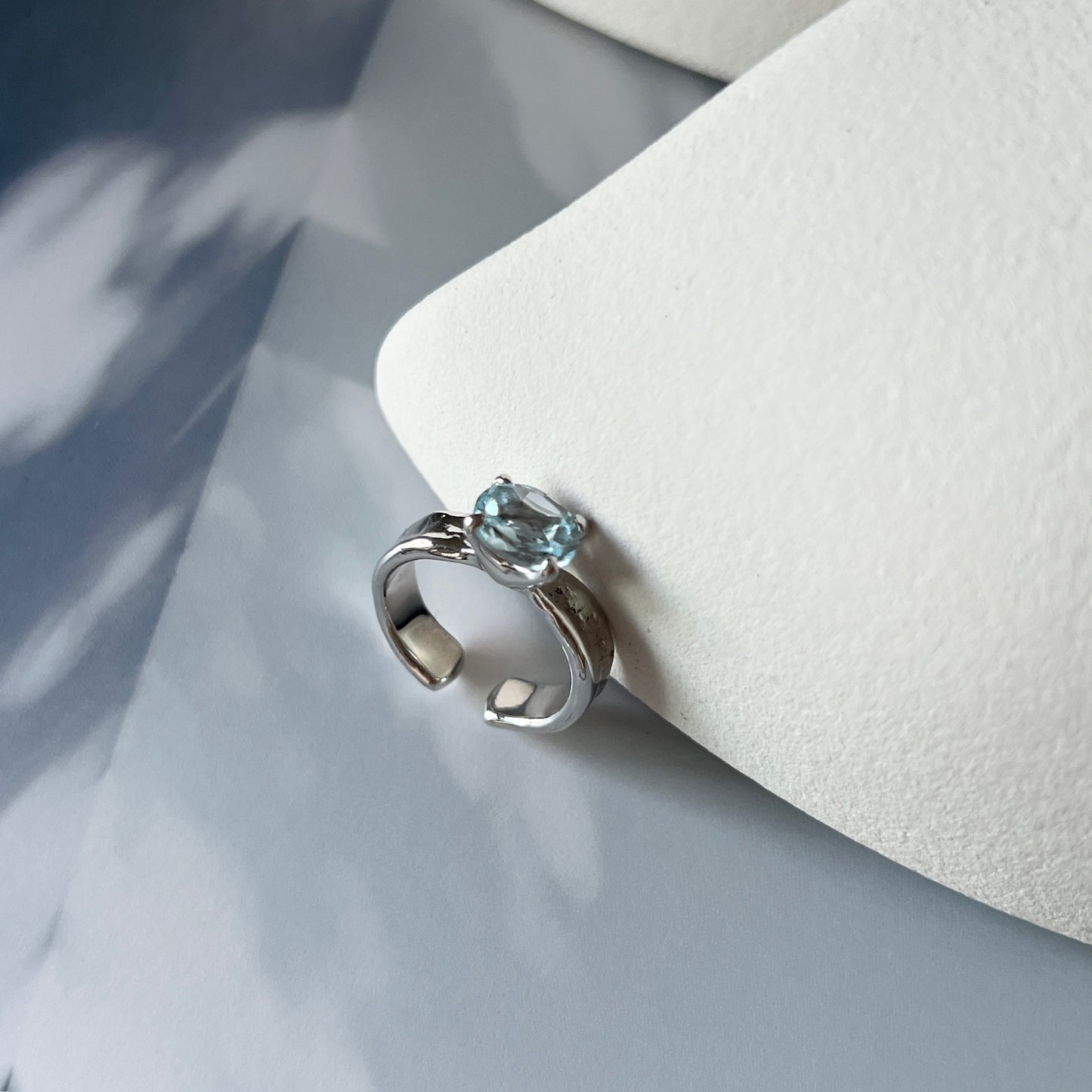 [ sky blue topaz  ] um silver ring [ free size ]