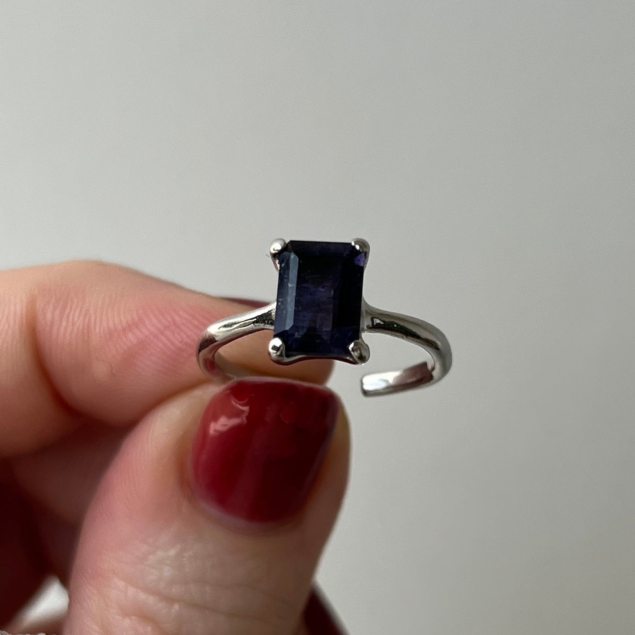 [ iolite ] rectangle faceted cut silver
