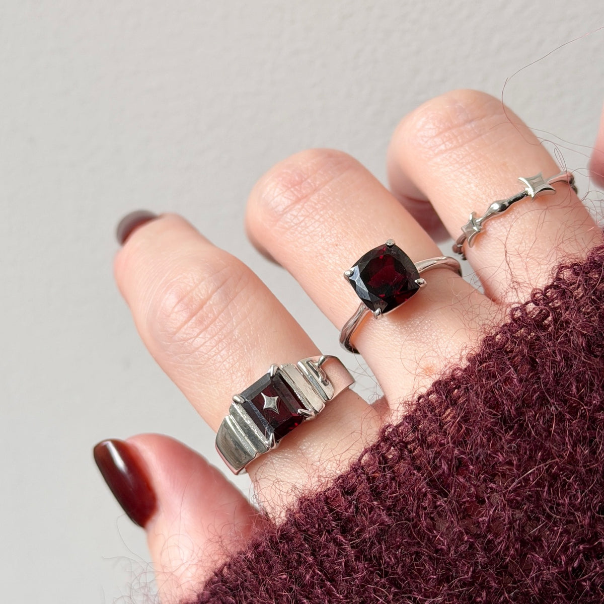 [ garnet ] square faceted cut silver