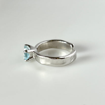 [ sky blue topaz  ] um silver ring [ free size ]