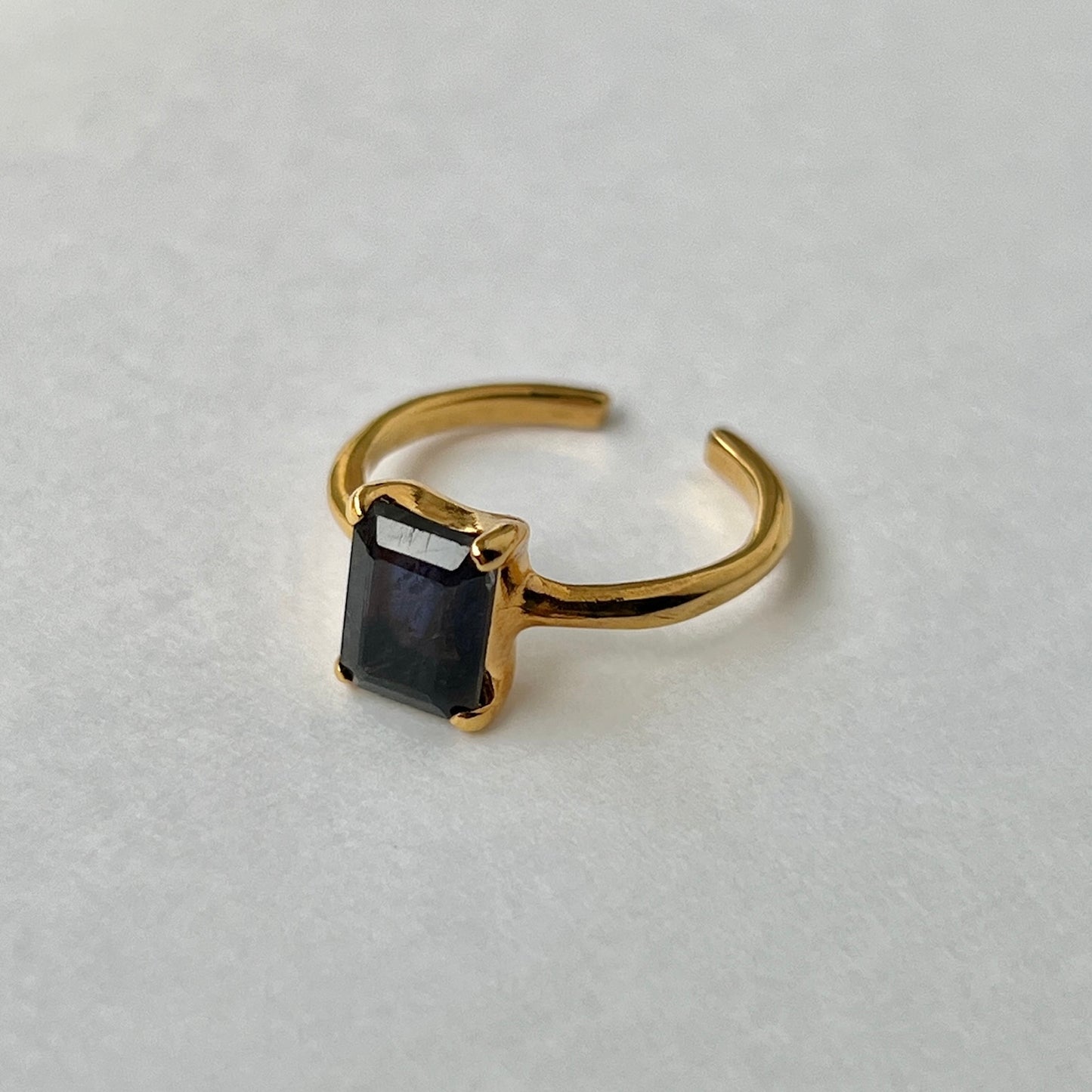 [ iolite ] rectangle faceted cut gold