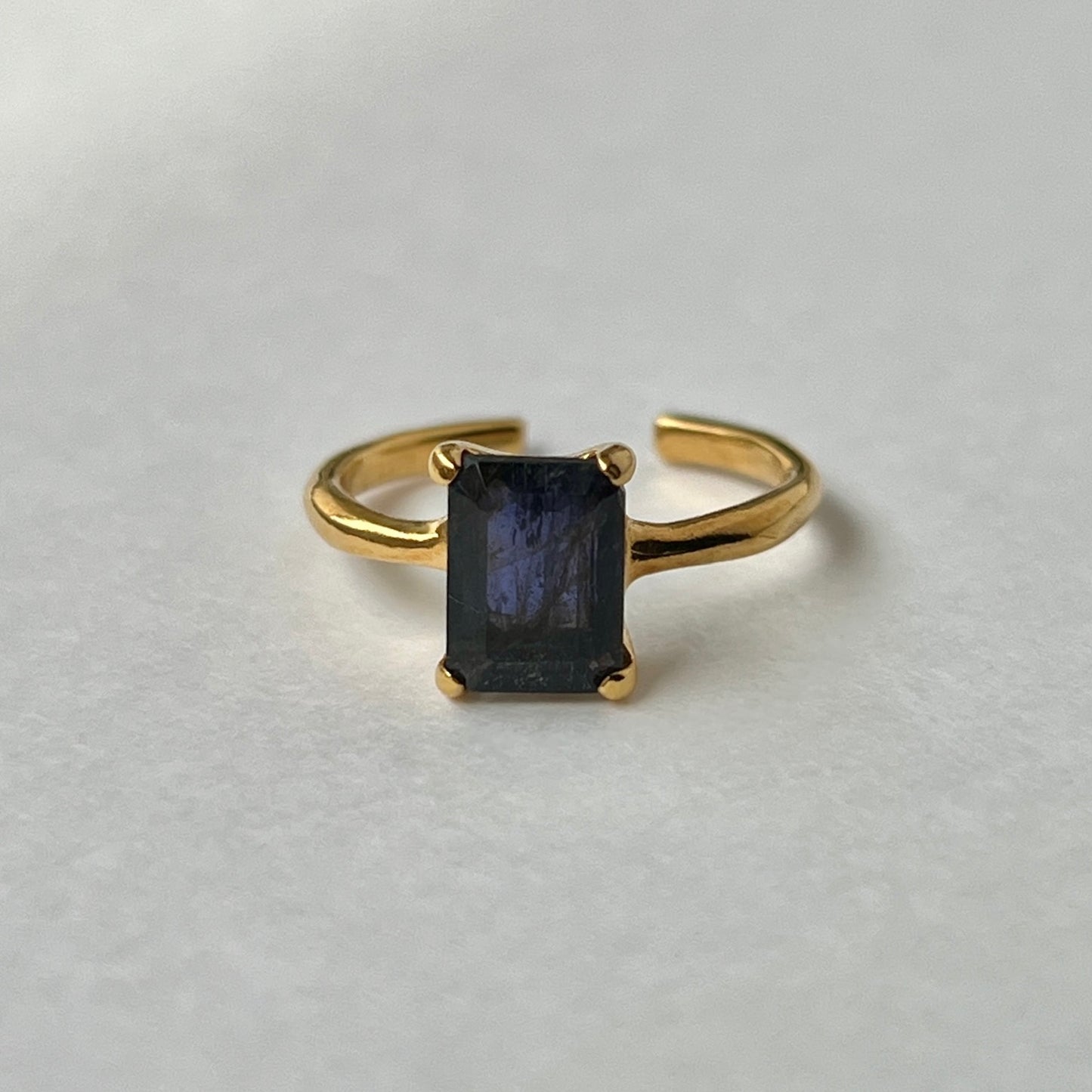 [ iolite ] rectangle faceted cut gold