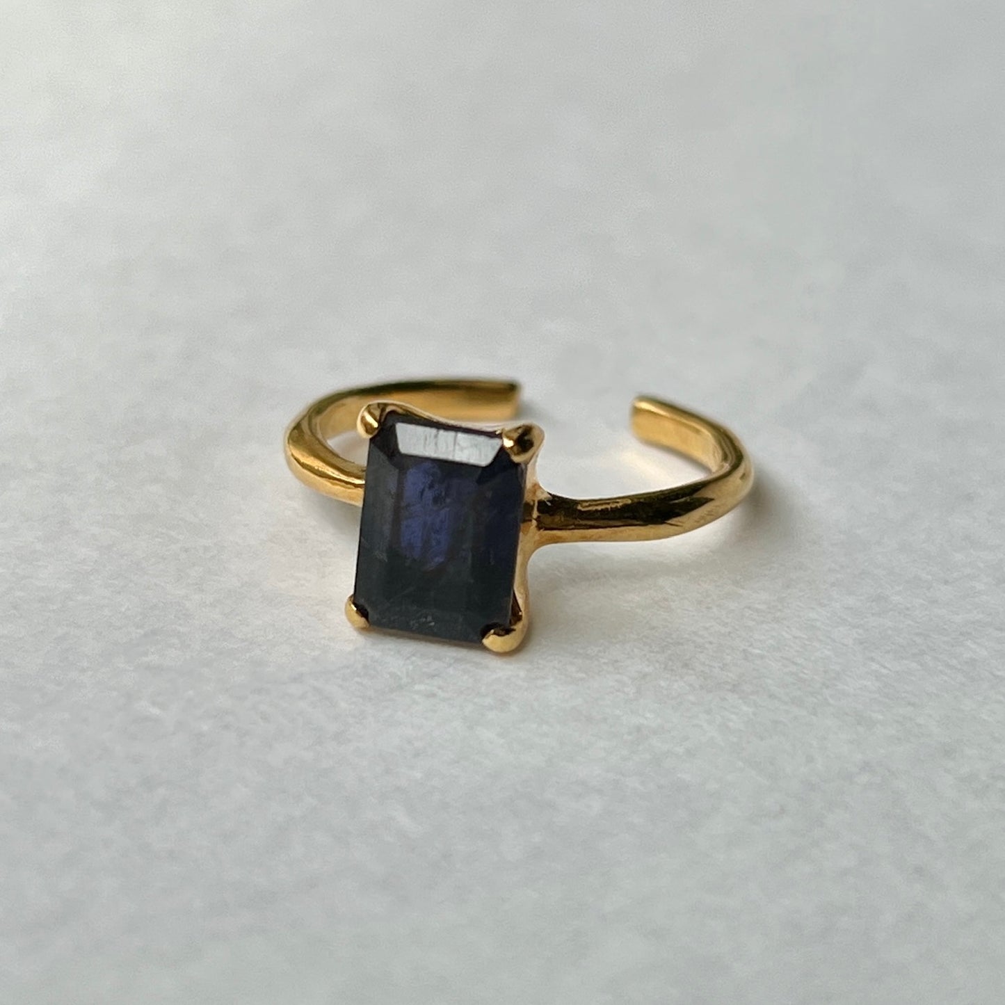 [ iolite ] rectangle faceted cut gold
