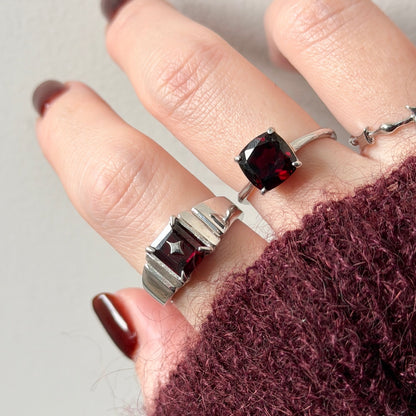 [ garnet ] square faceted cut silver