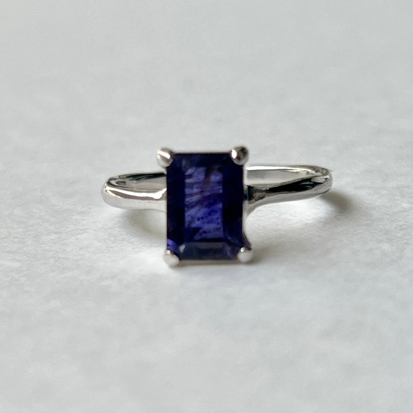 [ iolite ] rectangle faceted cut silver