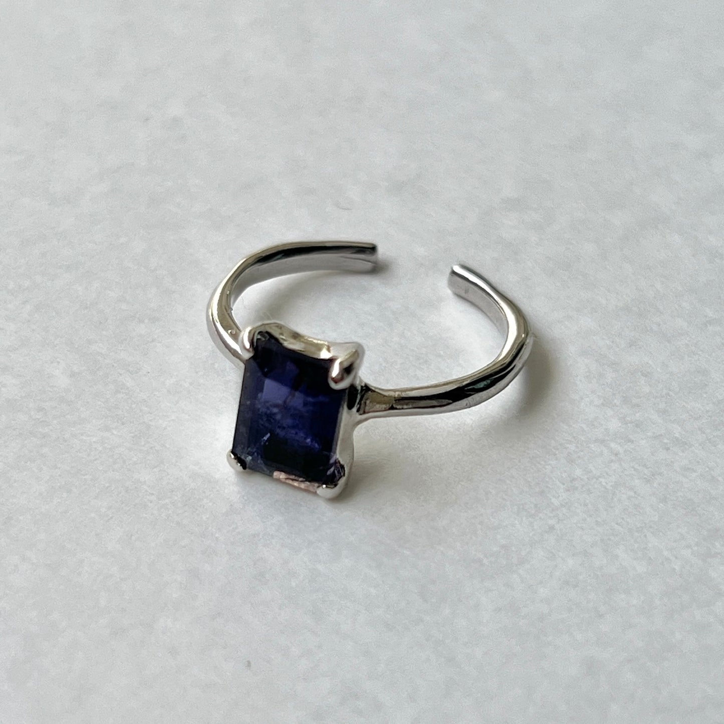 [ iolite ] rectangle faceted cut silver