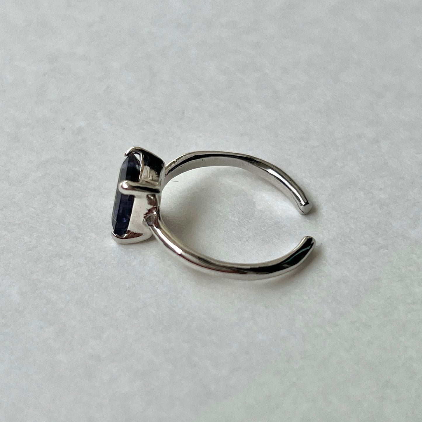 [ iolite ] rectangle faceted cut silver