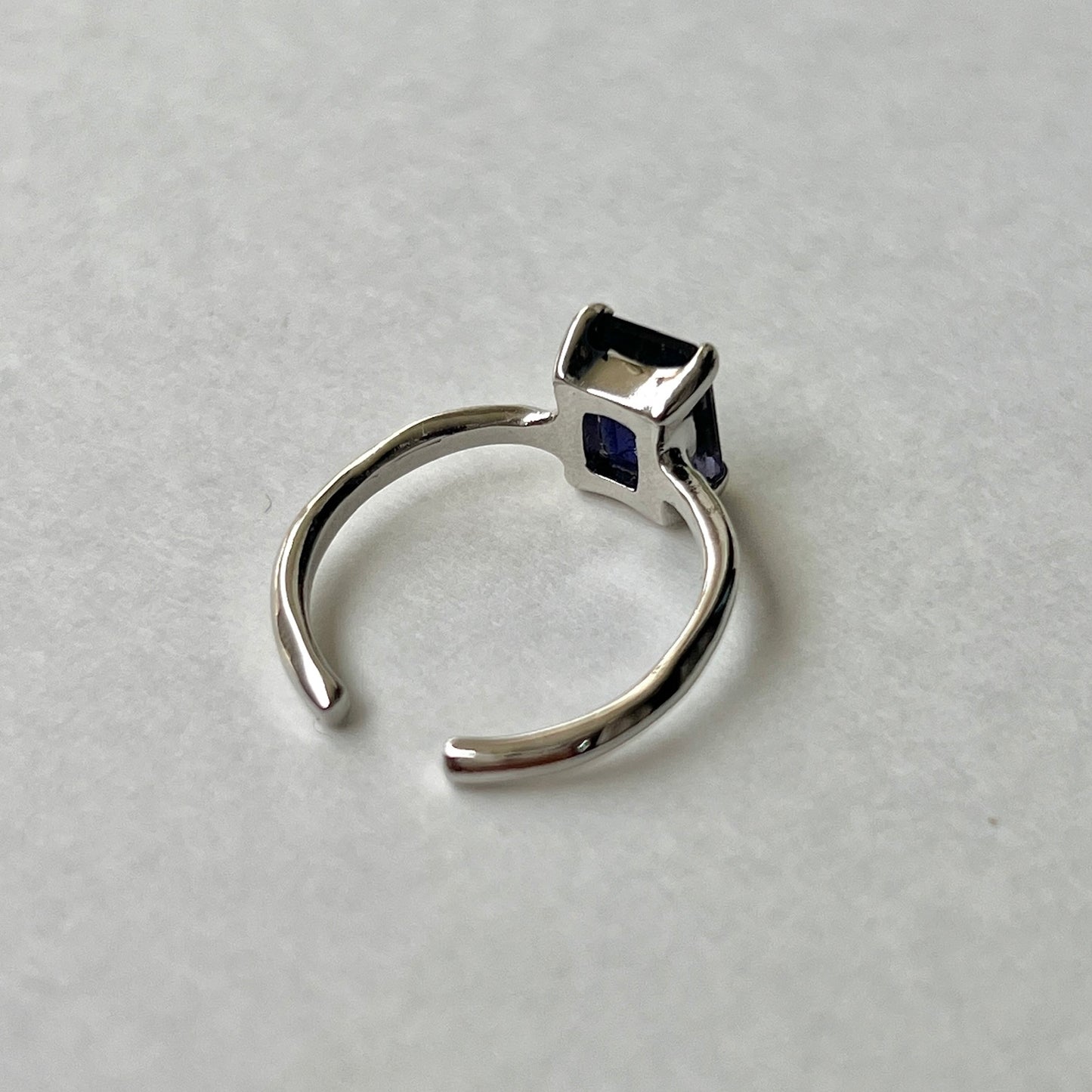 [ iolite ] rectangle faceted cut silver