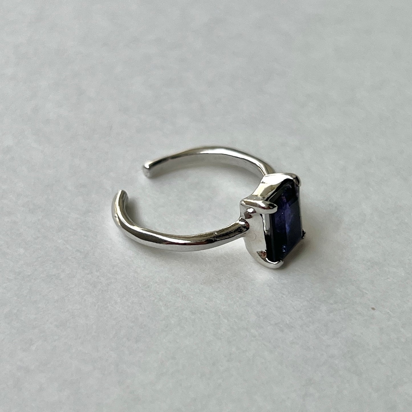 [ iolite ] rectangle faceted cut silver