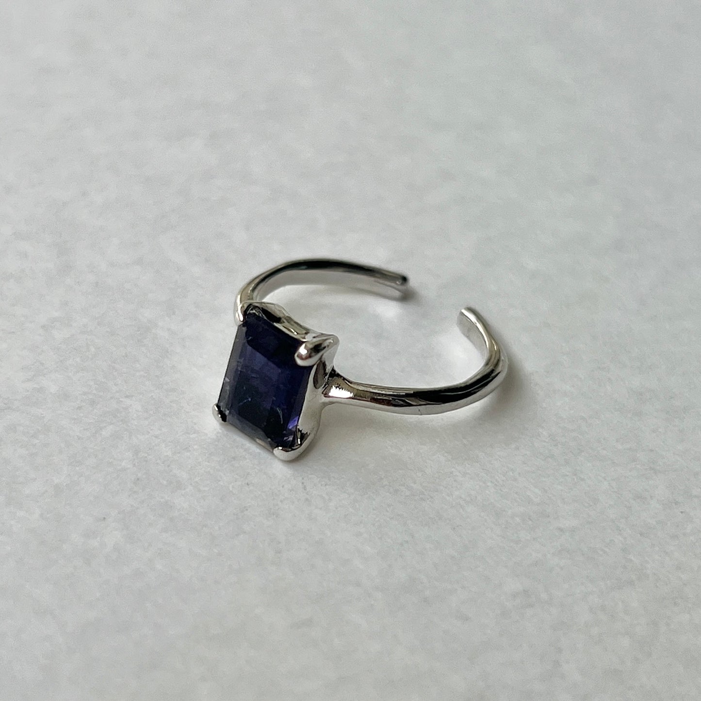 [ iolite ] rectangle faceted cut silver