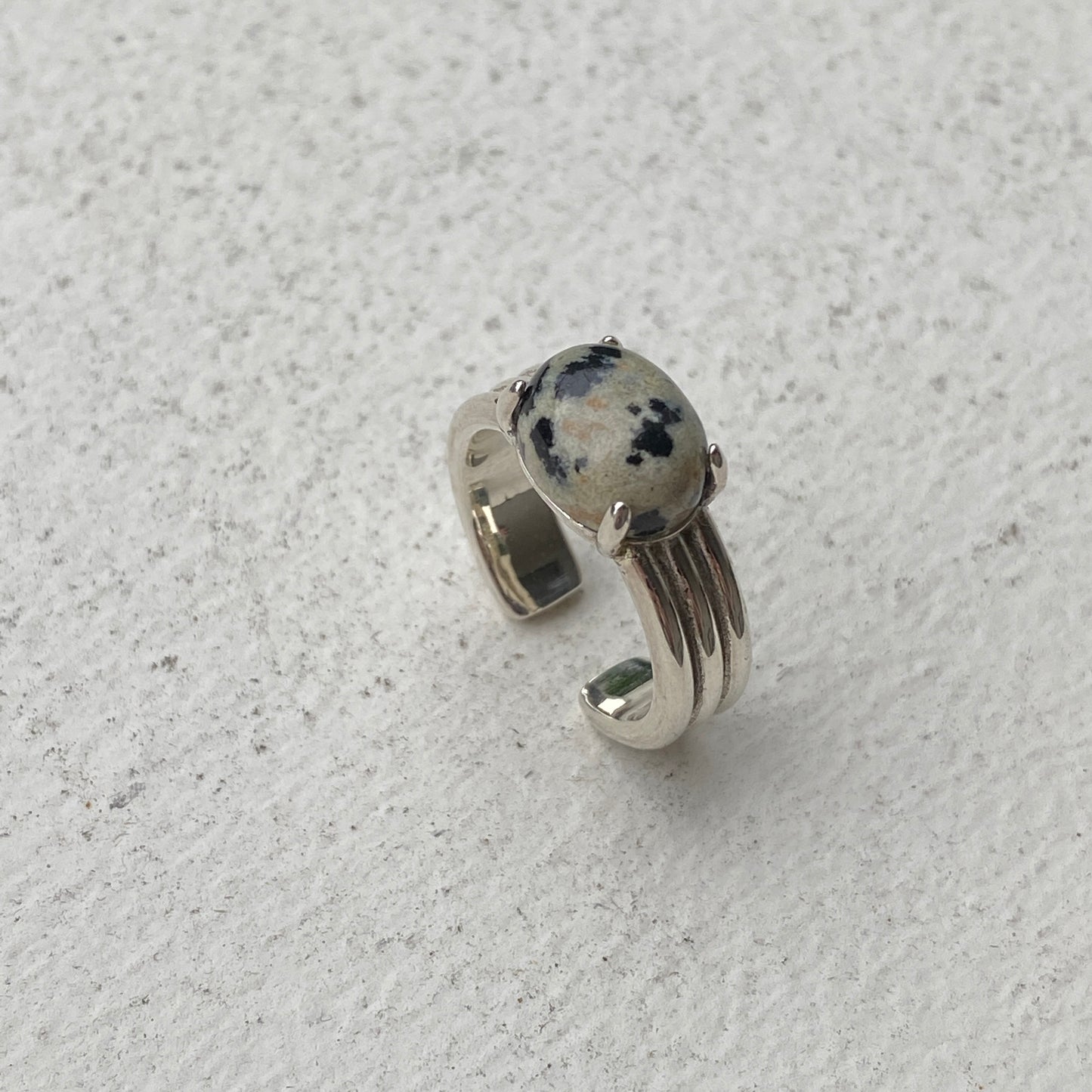 [ dalmatian jasper ]  trois silver