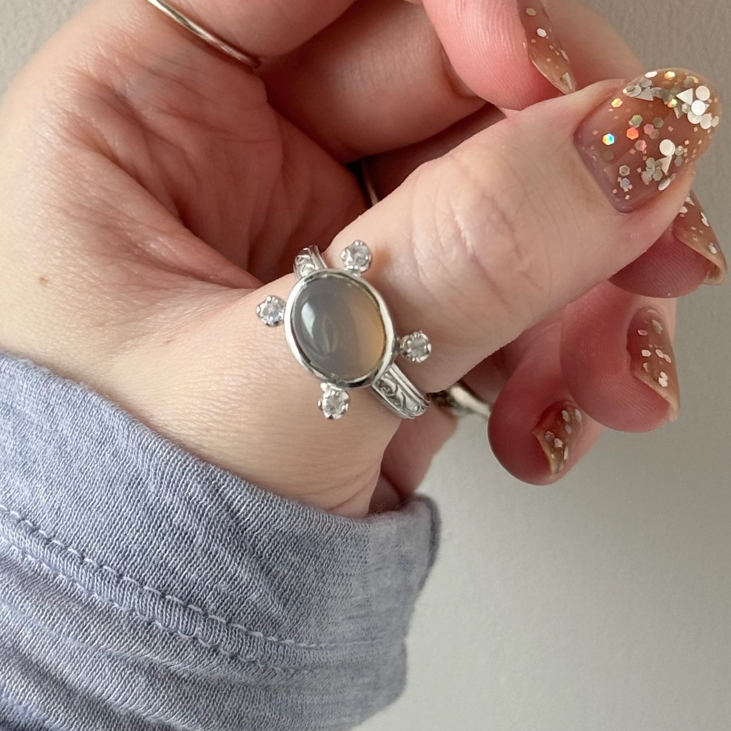 [ gray onyx ] oval petit silver