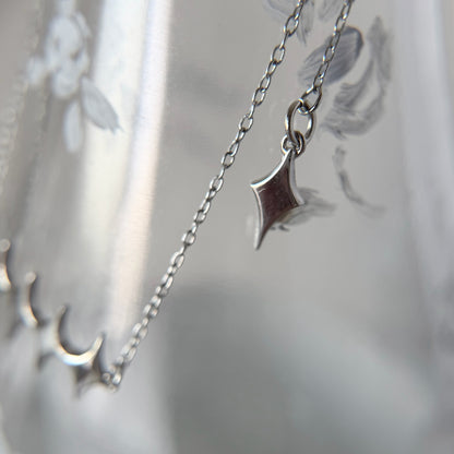 [ silver ] diamond shaped necklace