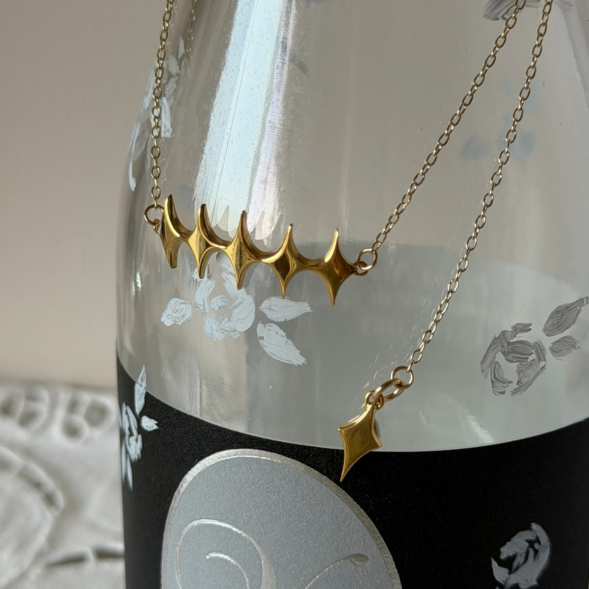 [ gold ] diamond shaped necklace