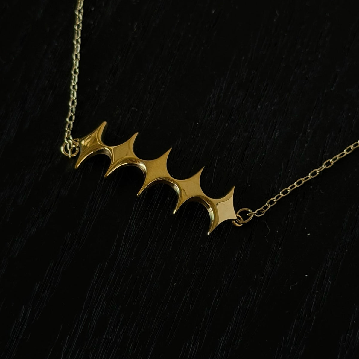 [ gold ] diamond shaped necklace