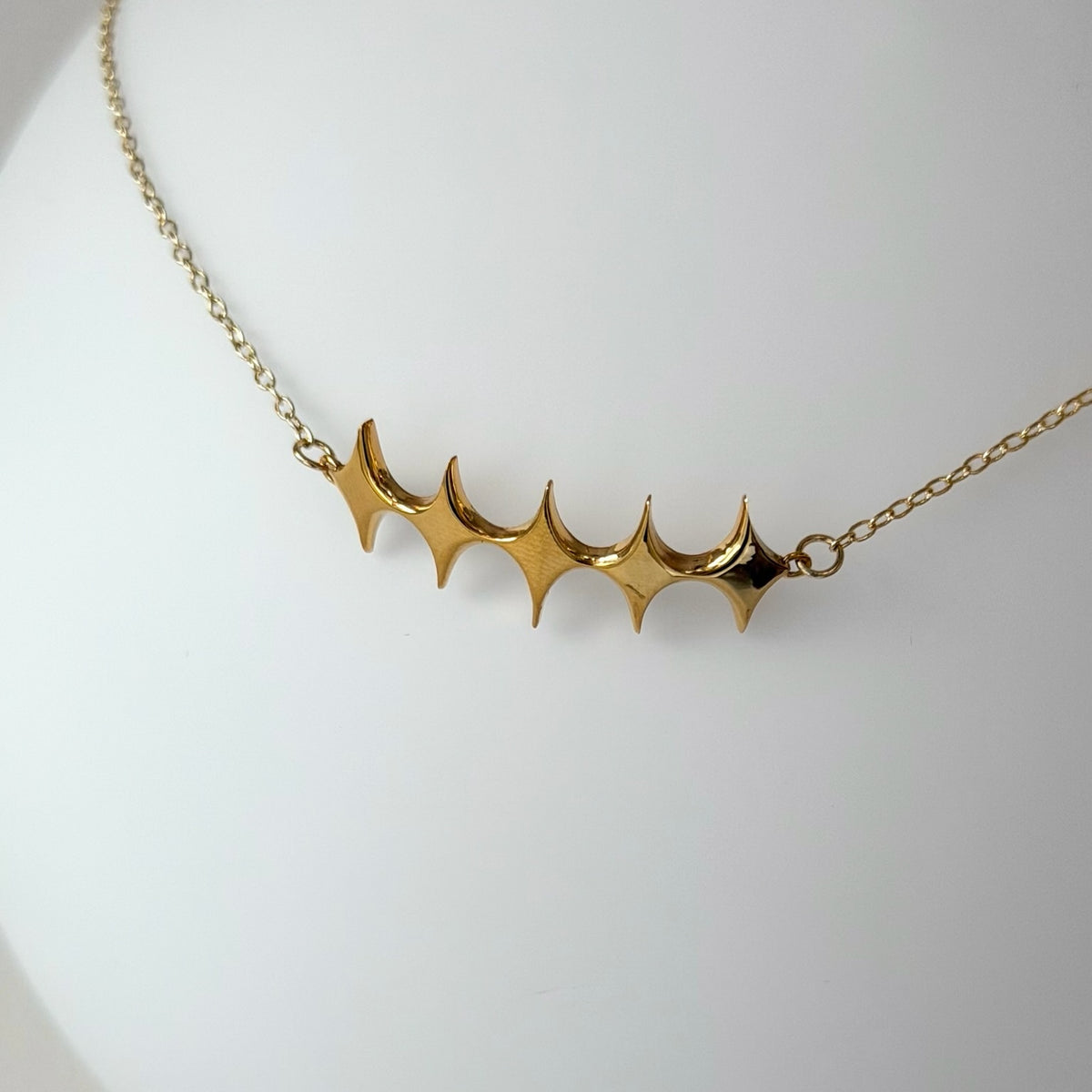 [ gold ] diamond shaped necklace