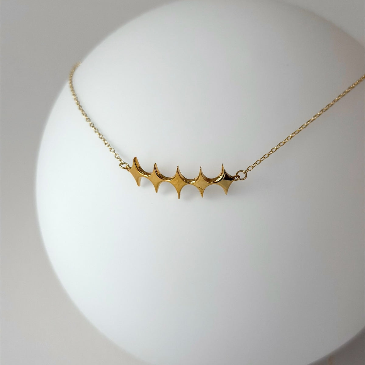 [ gold ] diamond shaped necklace