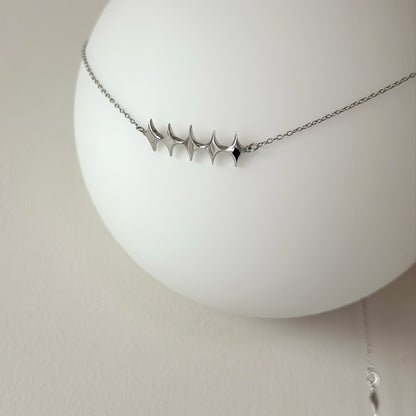 [ silver ] diamond shaped necklace