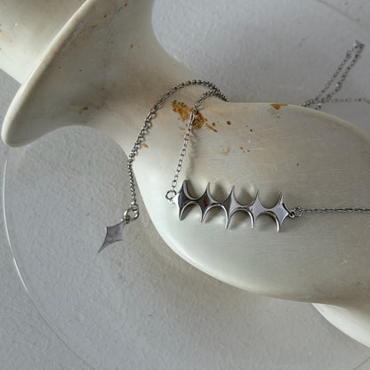 [ silver ] diamond shaped necklace