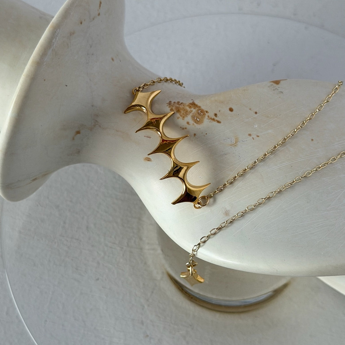 [ gold ] diamond shaped necklace