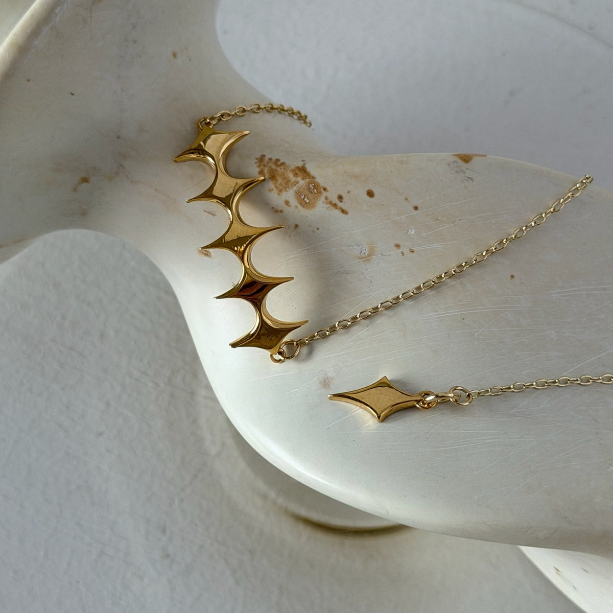 [ gold ] diamond shaped necklace