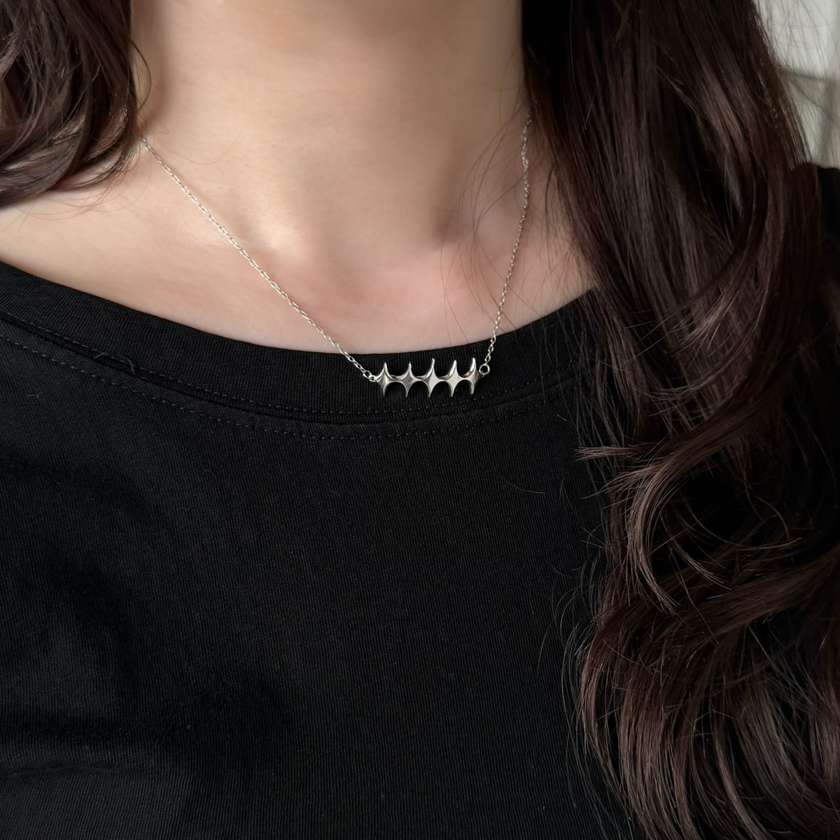 [ silver ] diamond shaped necklace