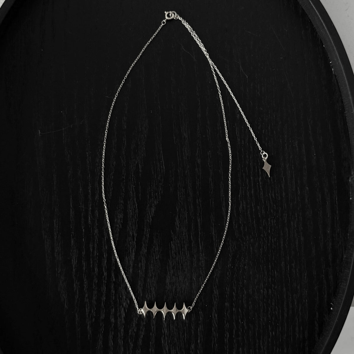 [ silver ] diamond shaped necklace