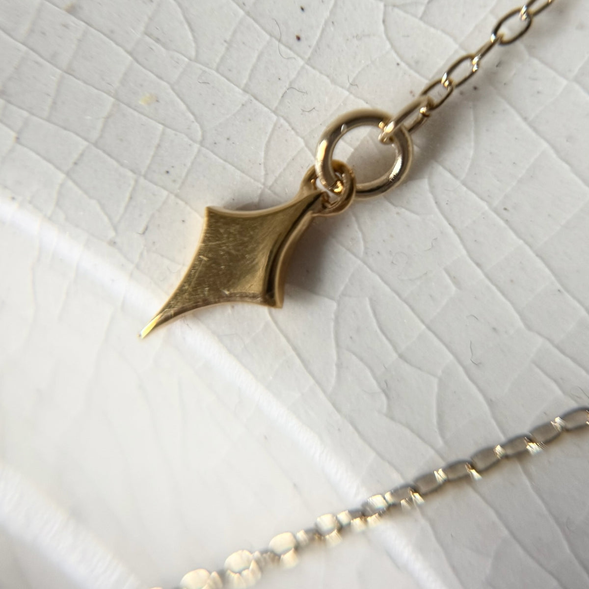[ gold ] diamond shaped necklace