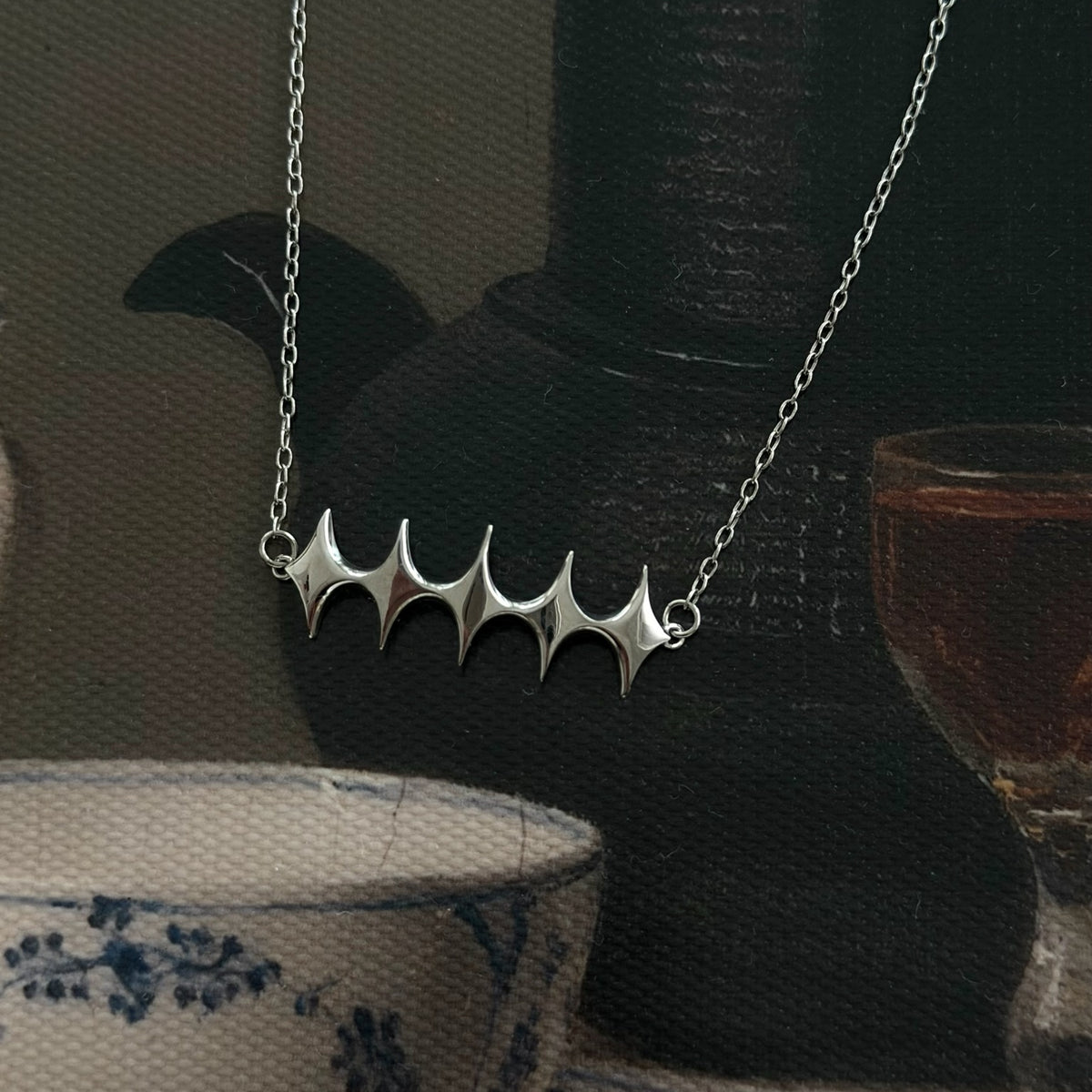 [ silver ] diamond shaped necklace