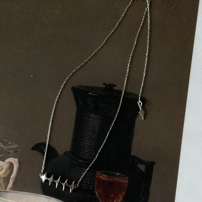 [ silver ] diamond shaped necklace