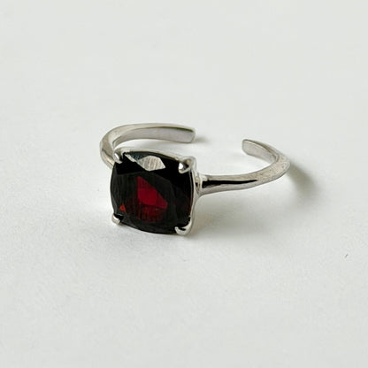 [ garnet ] square faceted cut silver