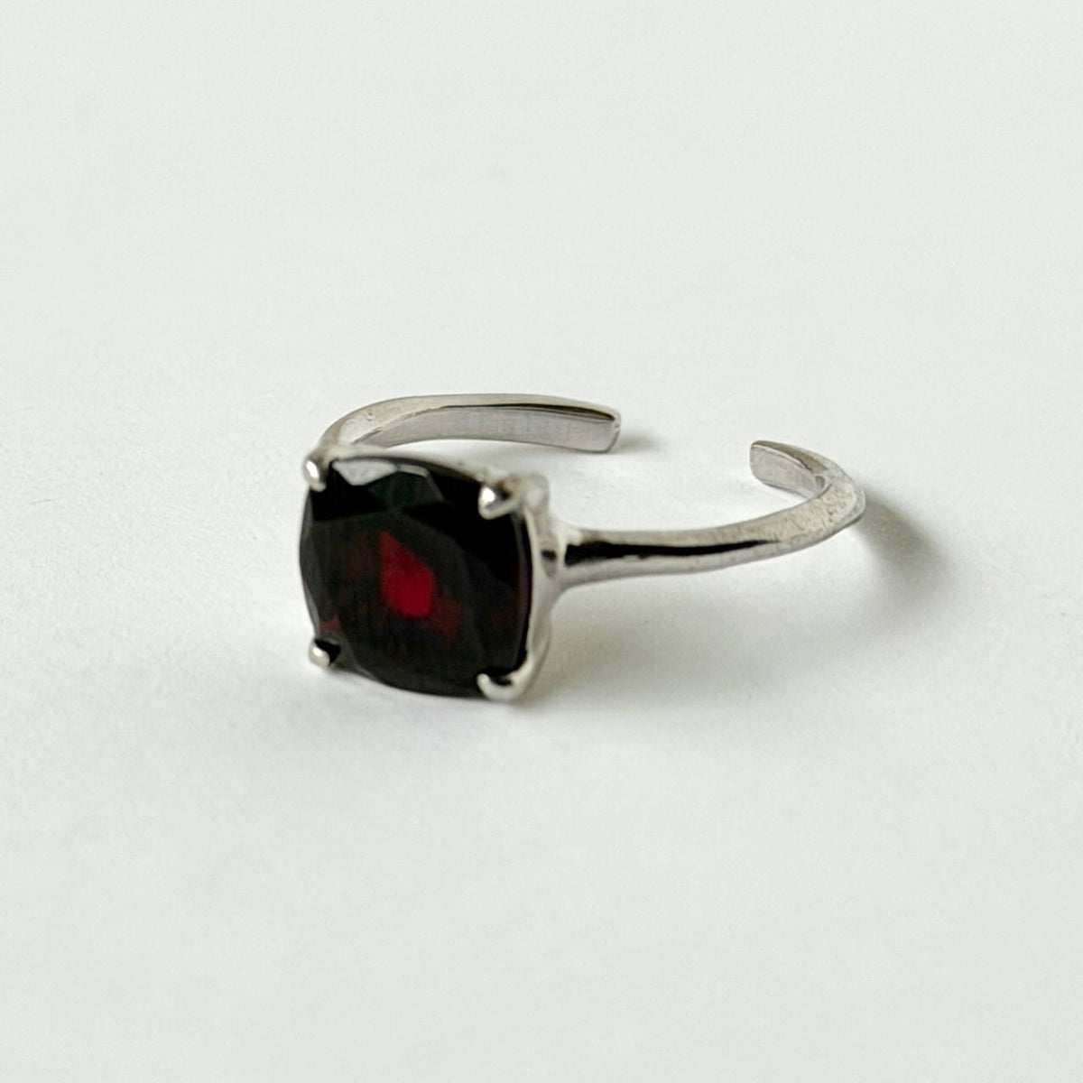 [ garnet ] square faceted cut silver