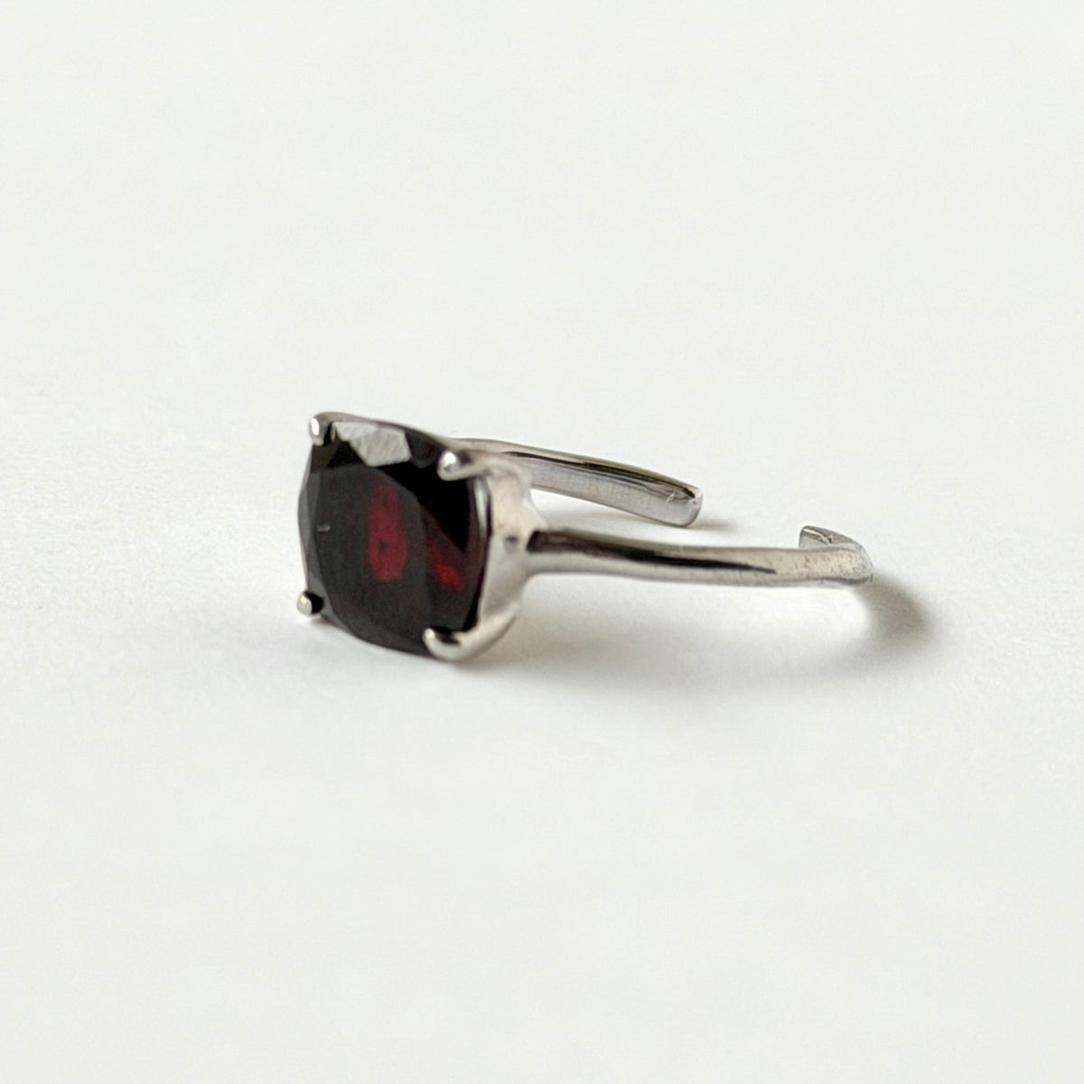 [ garnet ] square faceted cut silver