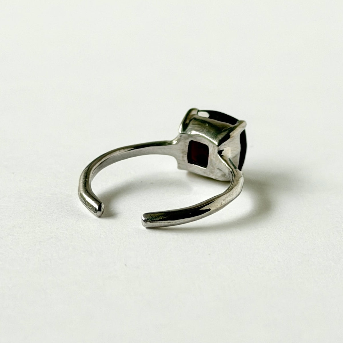 [ garnet ] square faceted cut silver
