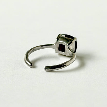 [ garnet ] square faceted cut silver