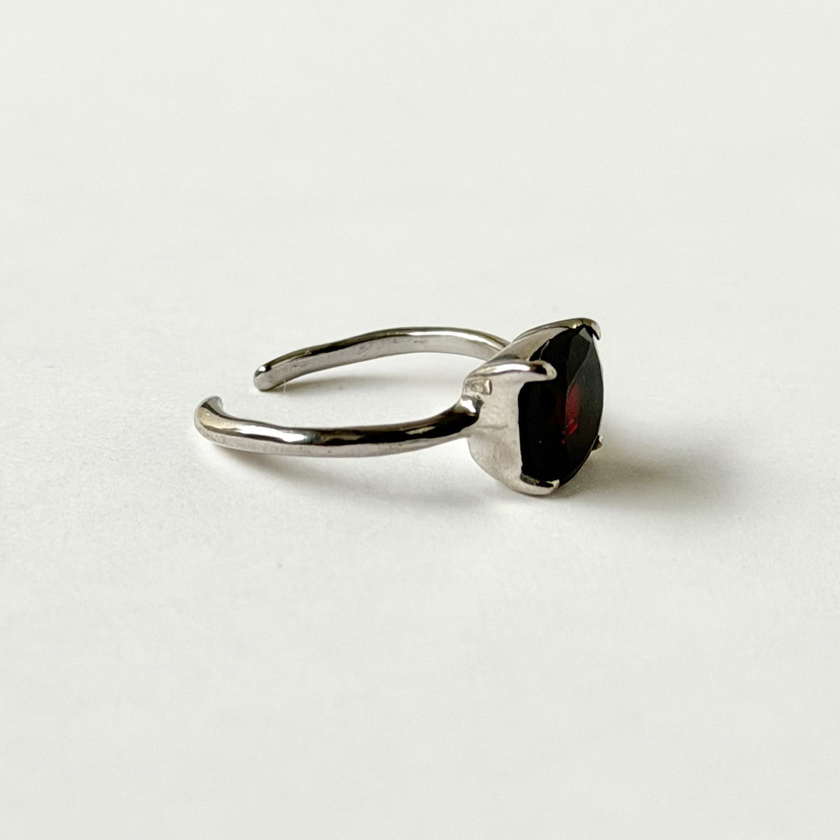 [ garnet ] square faceted cut silver