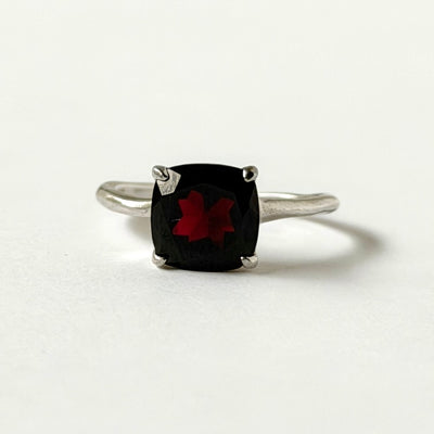 [ garnet ] square faceted cut silver