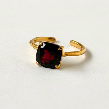 [ garnet ] square faceted cut gold