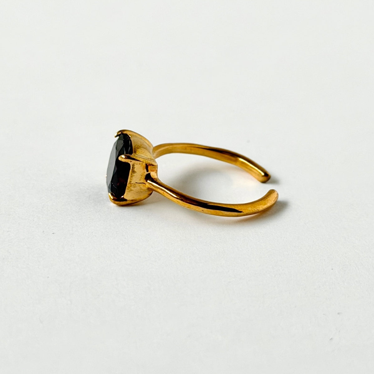[ garnet ] square faceted cut gold