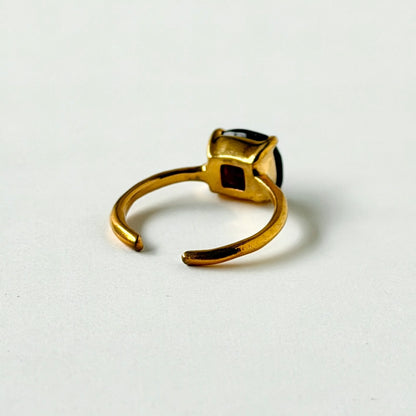 [ garnet ] square faceted cut gold