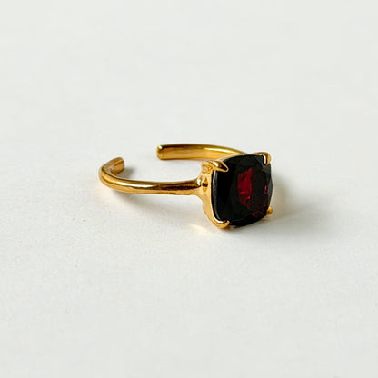 [ garnet ] square faceted cut gold